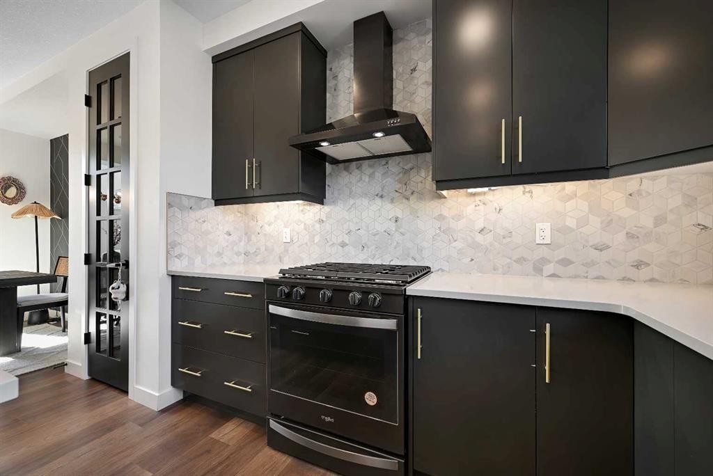 50 Lavender Road Se, Calgary, AB - Indoor Photo Showing Kitchen With Upgraded Kitchen