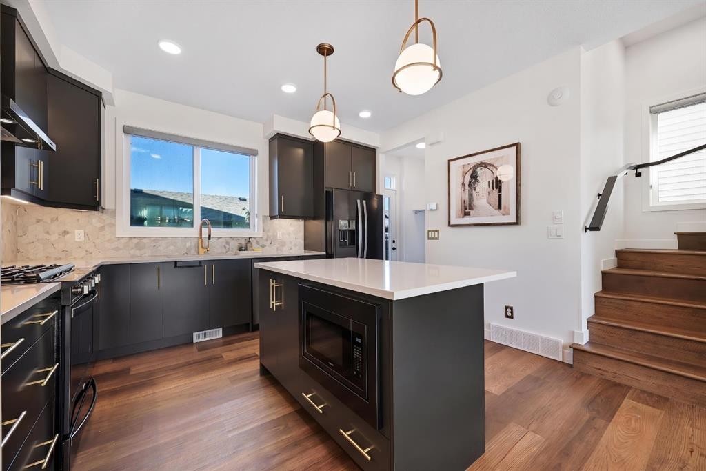 50 Lavender Road Se, Calgary, AB - Indoor Photo Showing Kitchen With Stainless Steel Kitchen With Upgraded Kitchen