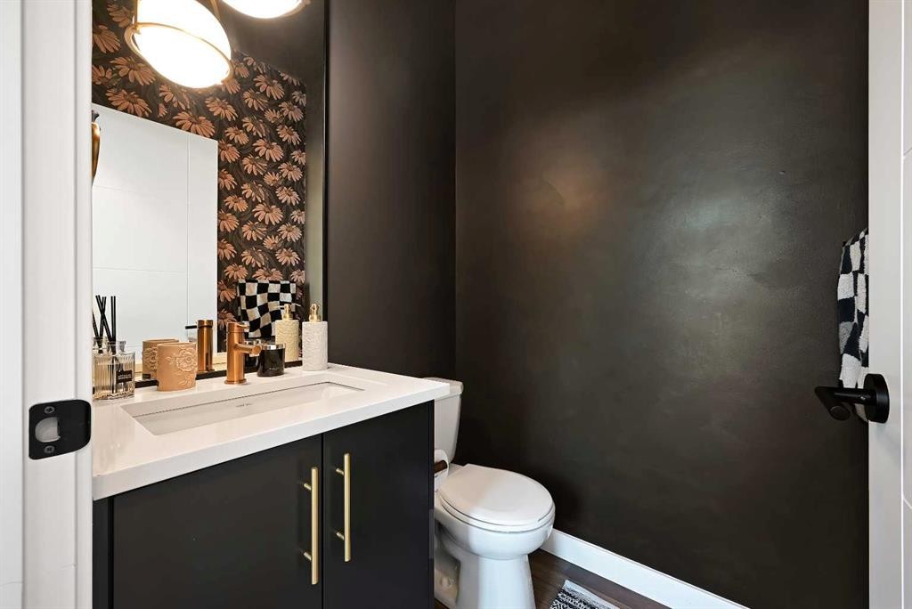 50 Lavender Road Se, Calgary, AB - Indoor Photo Showing Bathroom