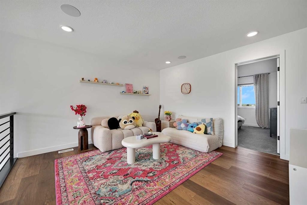50 Lavender Road Se, Calgary, AB - Indoor Photo Showing Living Room