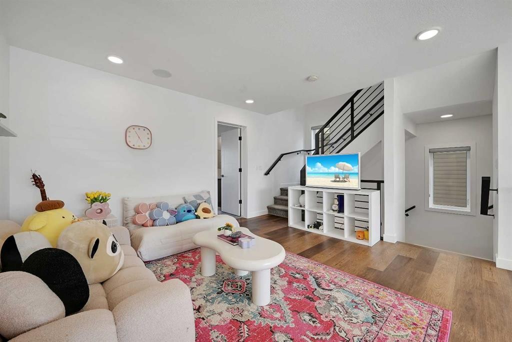 50 Lavender Road Se, Calgary, AB - Indoor Photo Showing Living Room