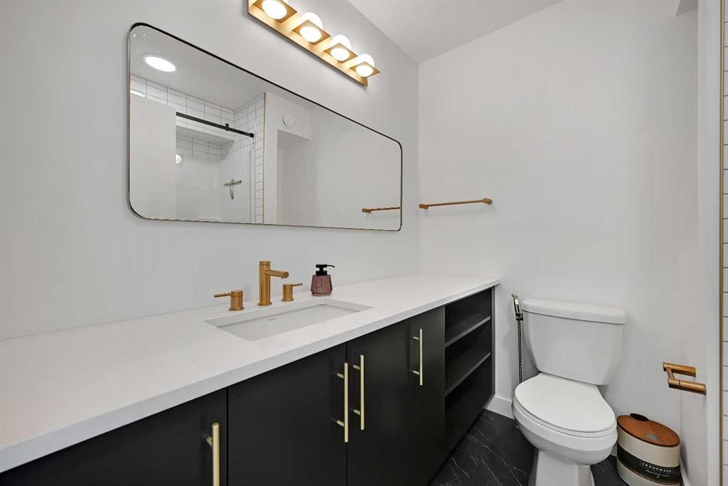 50 Lavender Road Se, Calgary, AB - Indoor Photo Showing Bathroom