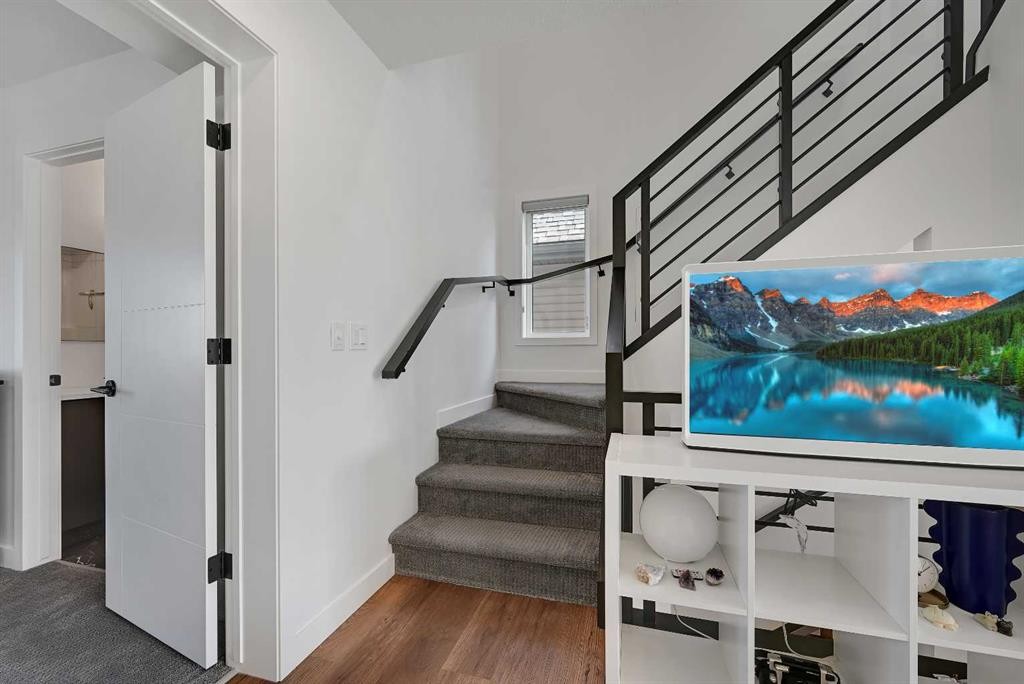 50 Lavender Road Se, Calgary, AB - Indoor Photo Showing Other Room
