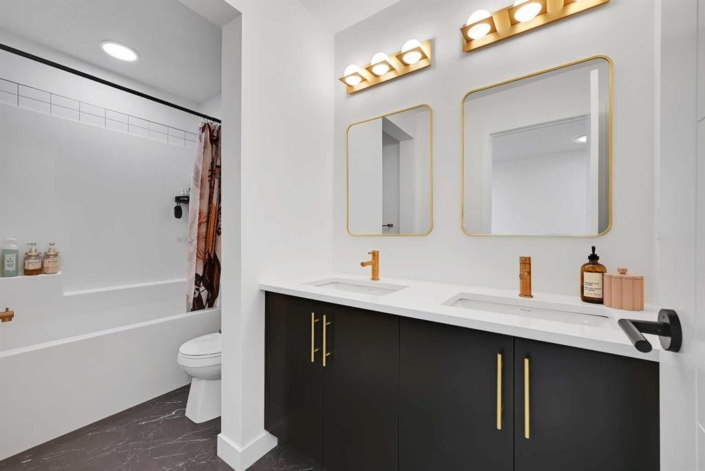50 Lavender Road Se, Calgary, AB - Indoor Photo Showing Bathroom