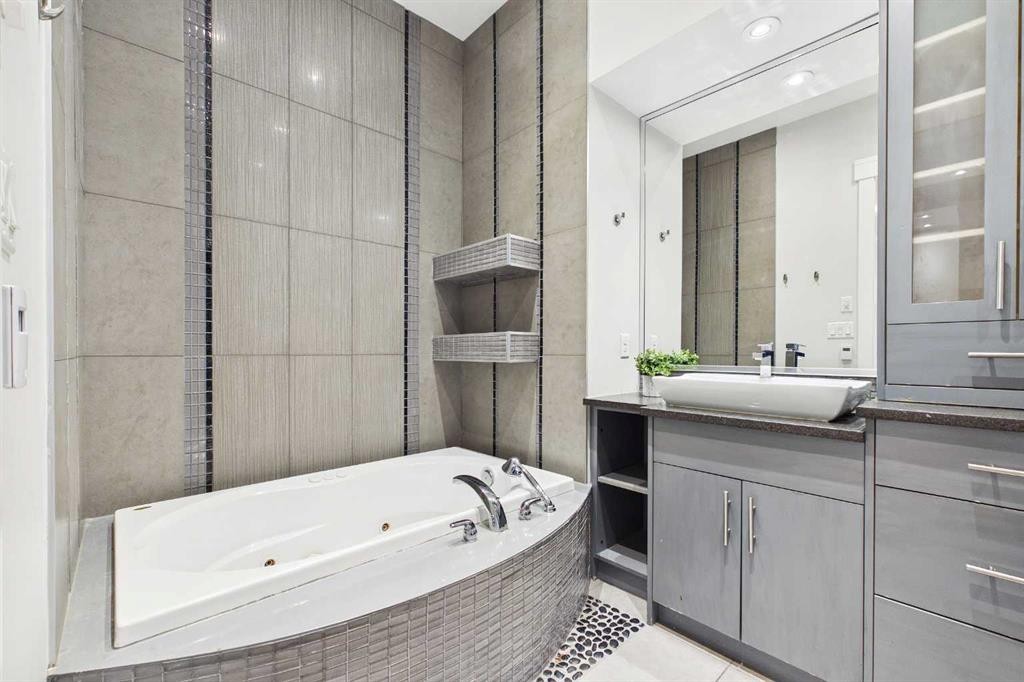 2430 28 Avenue Sw, Calgary, AB