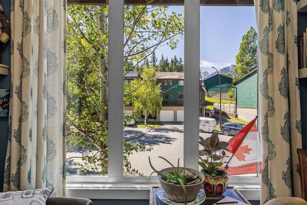 246 Kluane Drive, Banff, AB - Photo Showing Other Room