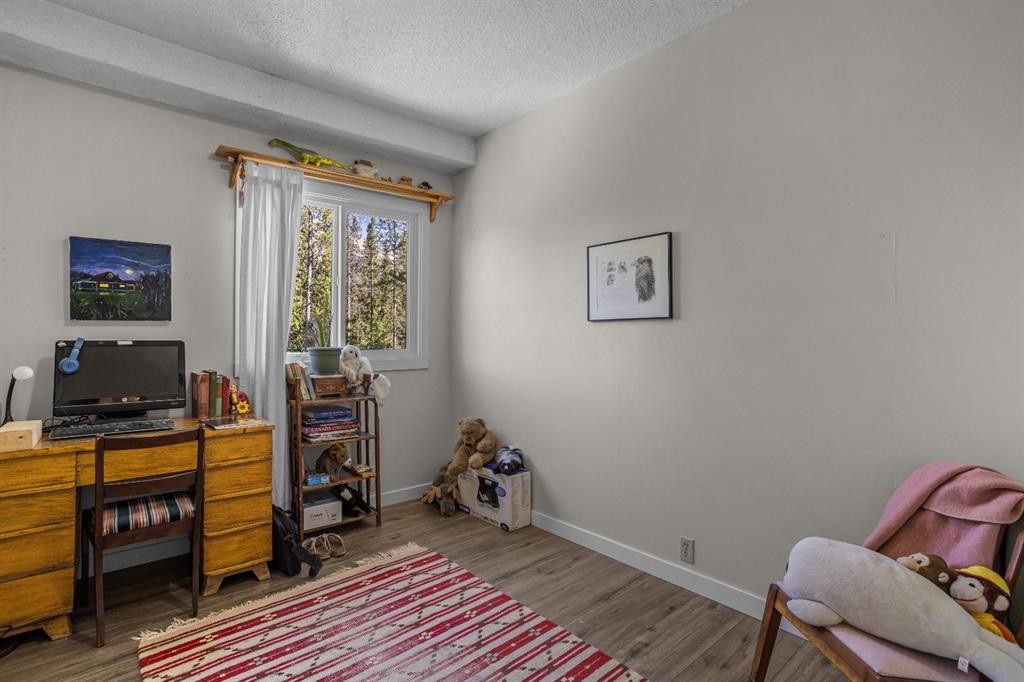246 Kluane Drive, Banff, AB - Indoor Photo Showing Office