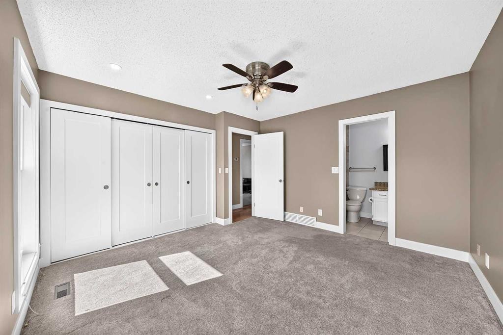 12 Sunvale Mews Se, Calgary, AB - Indoor Photo Showing Other Room
