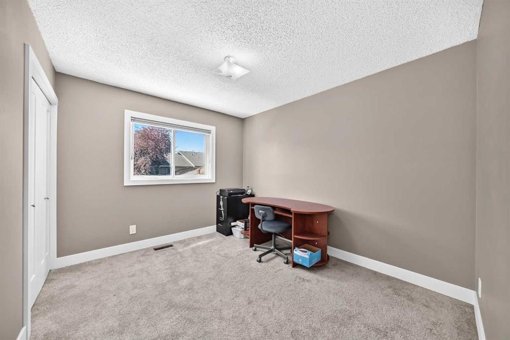 12 Sunvale Mews Se, Calgary, AB - Indoor Photo Showing Other Room