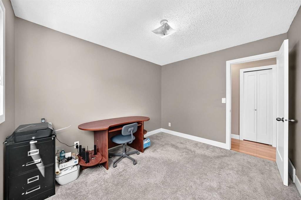 12 Sunvale Mews Se, Calgary, AB - Indoor Photo Showing Other Room