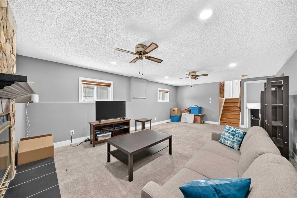 12 Sunvale Mews Se, Calgary, AB - Indoor