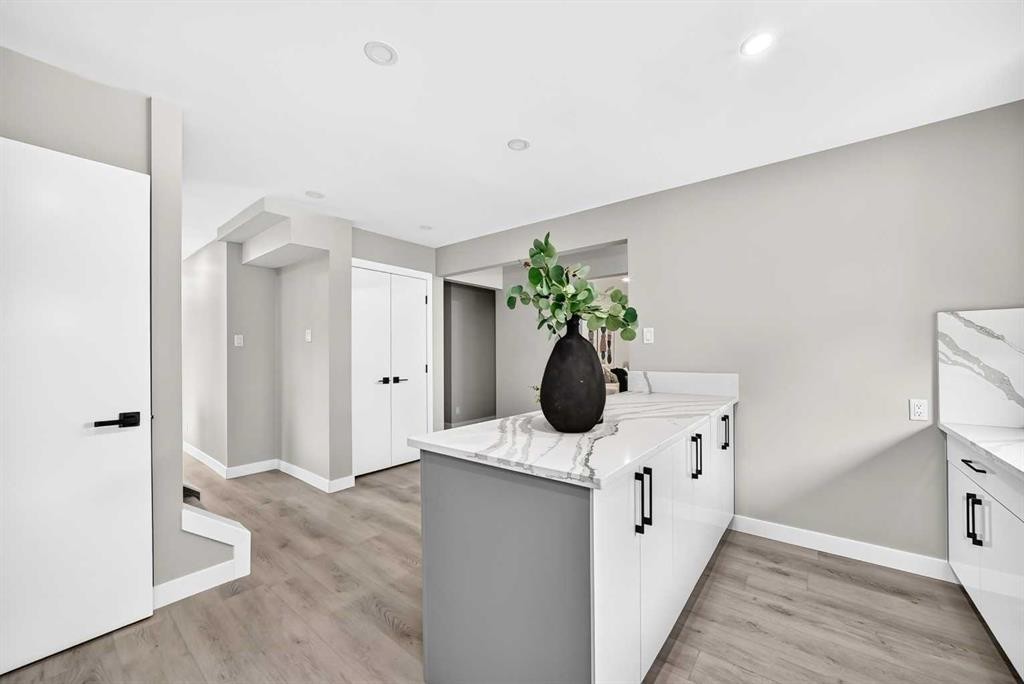 3824 Brooklyn Crescent Nw, Calgary, AB - Indoor