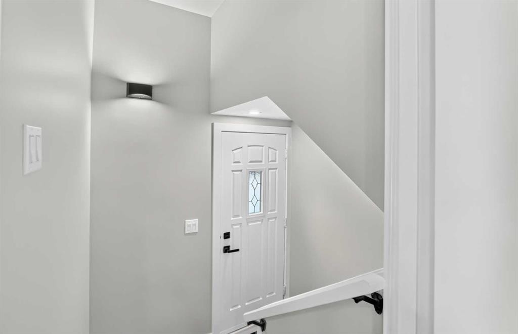 3824 Brooklyn Crescent Nw, Calgary, AB - Indoor Photo Showing Other Room