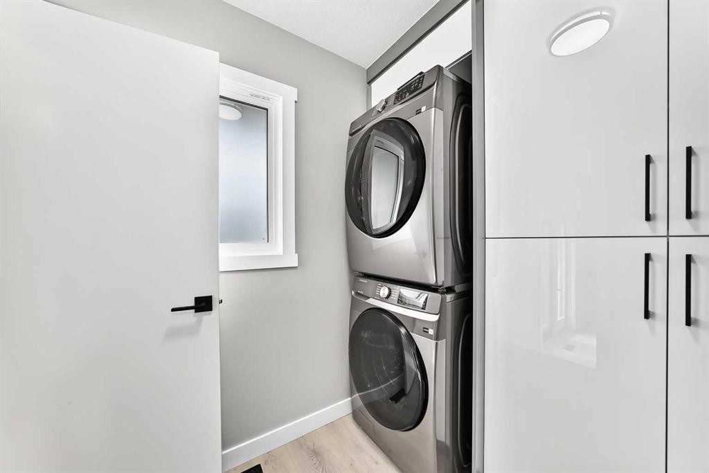 3824 Brooklyn Crescent Nw, Calgary, AB - Indoor Photo Showing Laundry Room