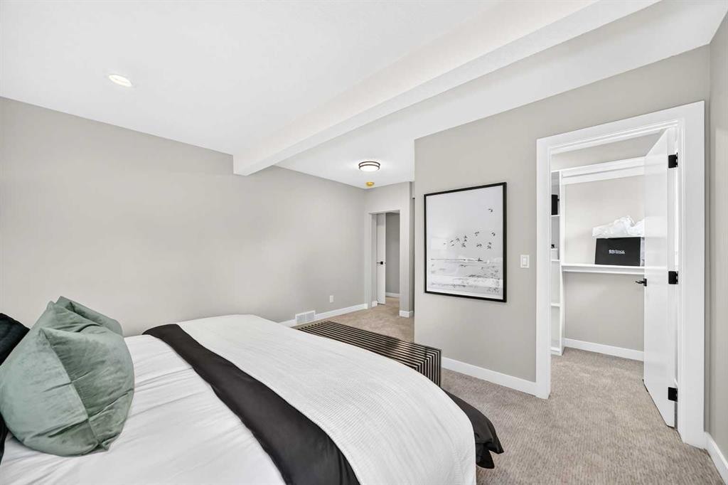3824 Brooklyn Crescent Nw, Calgary, AB - Indoor Photo Showing Bedroom