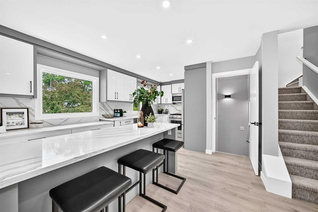 3824 Brooklyn Crescent Nw, Calgary, AB - Indoor