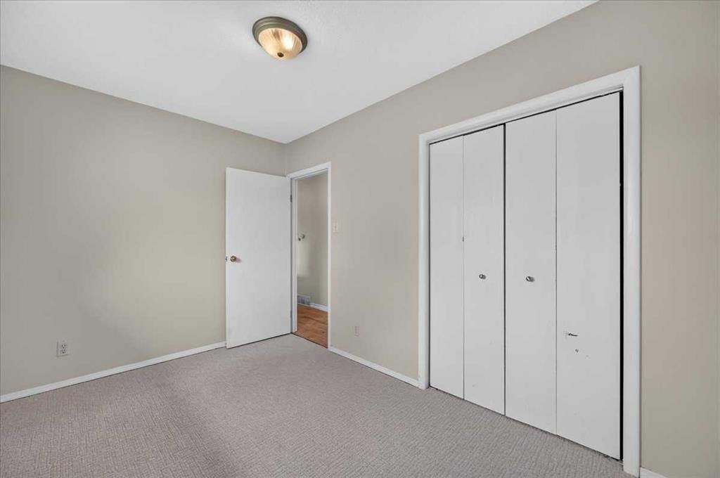 7804 34 Avenue Nw, Calgary, AB - Indoor Photo Showing Other Room