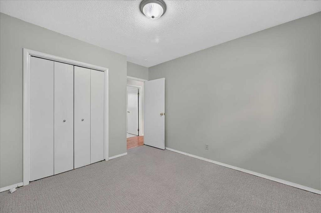 7804 34 Avenue Nw, Calgary, AB - Indoor Photo Showing Other Room