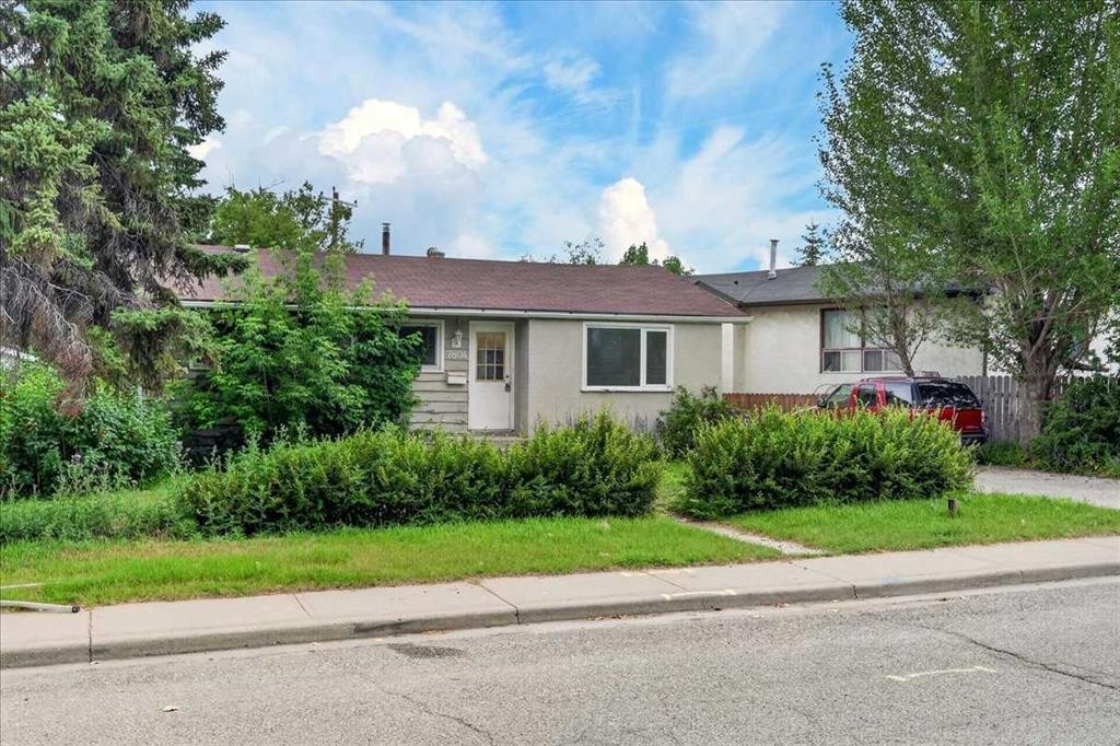 7804 34 Avenue Nw, Calgary, AB - Outdoor