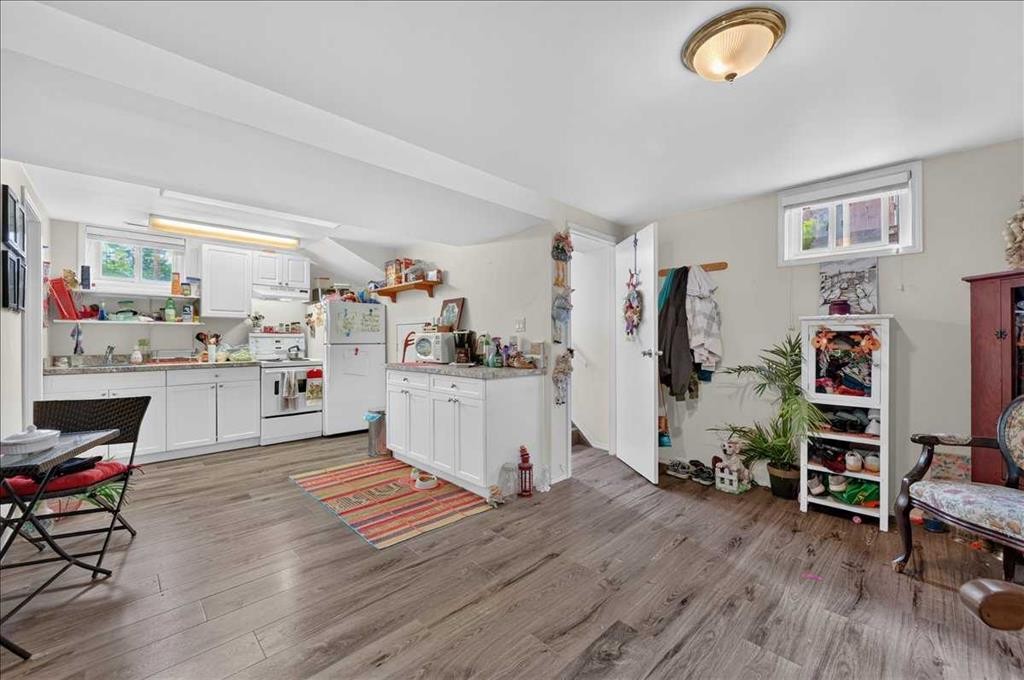 7804 34 Avenue Nw, Calgary, AB - Indoor