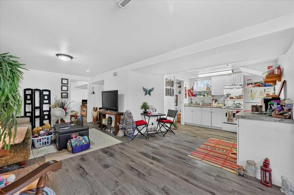7804 34 Avenue Nw, Calgary, AB - Indoor