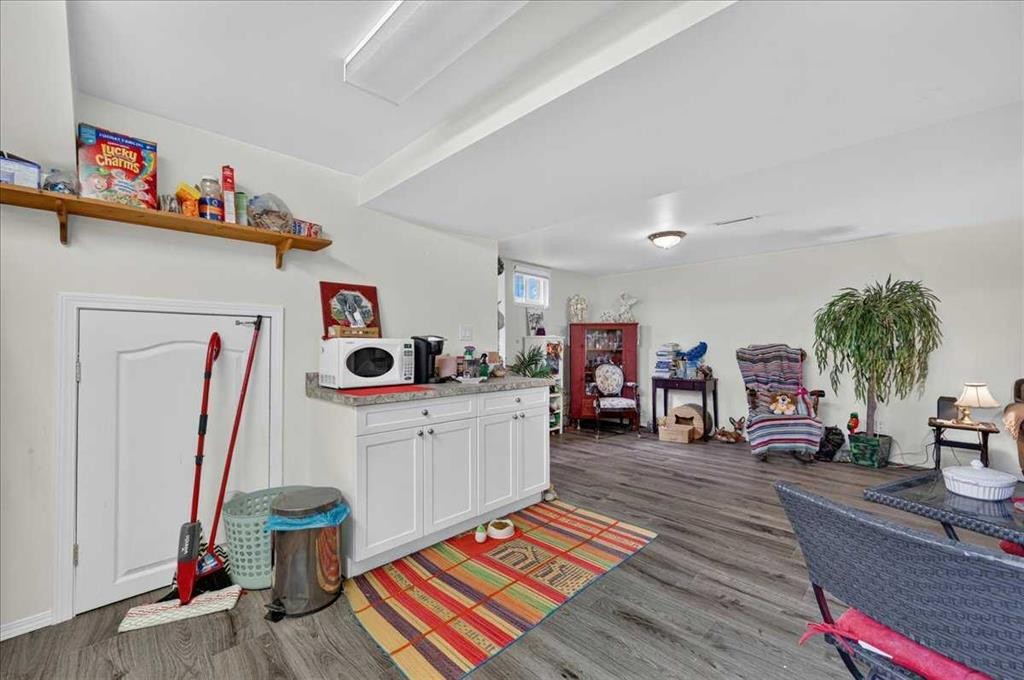 7804 34 Avenue Nw, Calgary, AB - Indoor Photo Showing Other Room