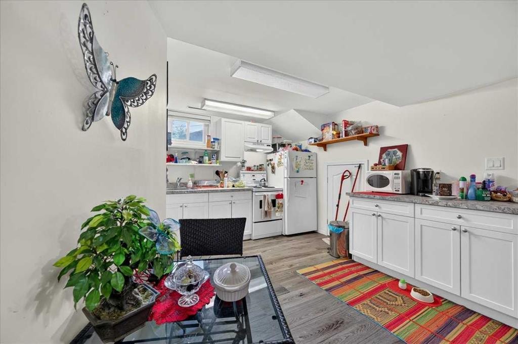 7804 34 Avenue Nw, Calgary, AB - Indoor