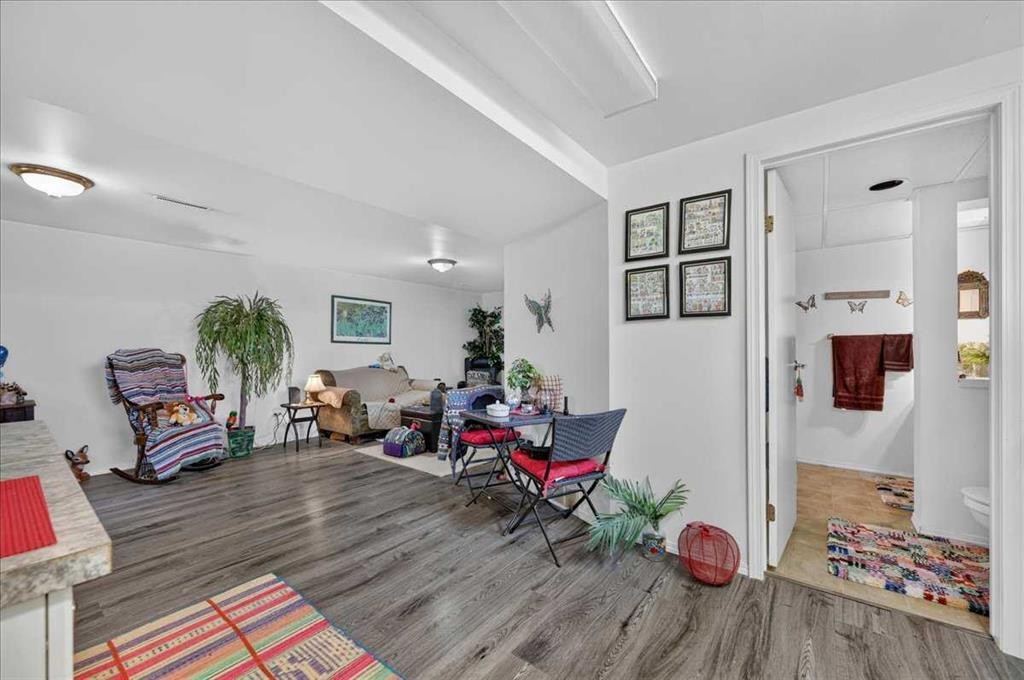 7804 34 Avenue Nw, Calgary, AB - Indoor Photo Showing Other Room