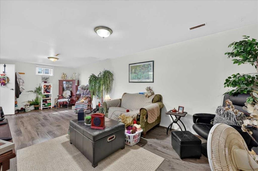 7804 34 Avenue Nw, Calgary, AB - Indoor