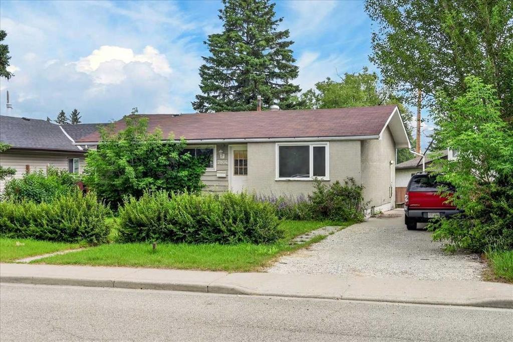 7804 34 Avenue Nw, Calgary, AB - Outdoor