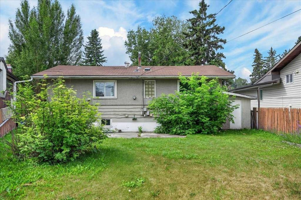 7804 34 Avenue Nw, Calgary, AB - Outdoor
