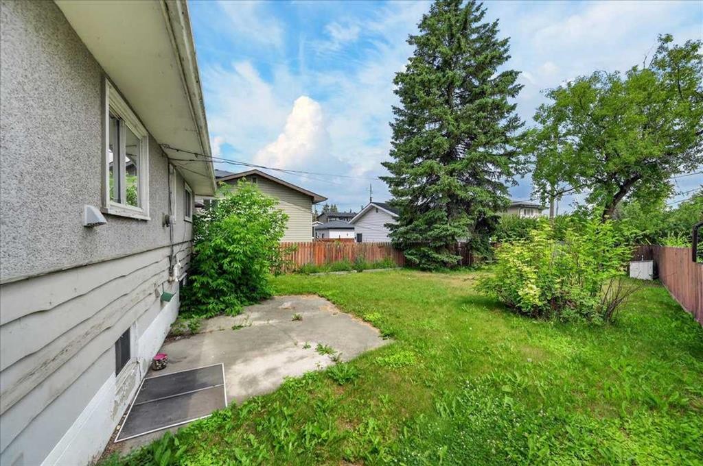 7804 34 Avenue Nw, Calgary, AB - Outdoor