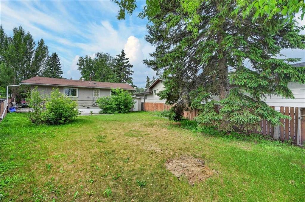 7804 34 Avenue Nw, Calgary, AB - Outdoor