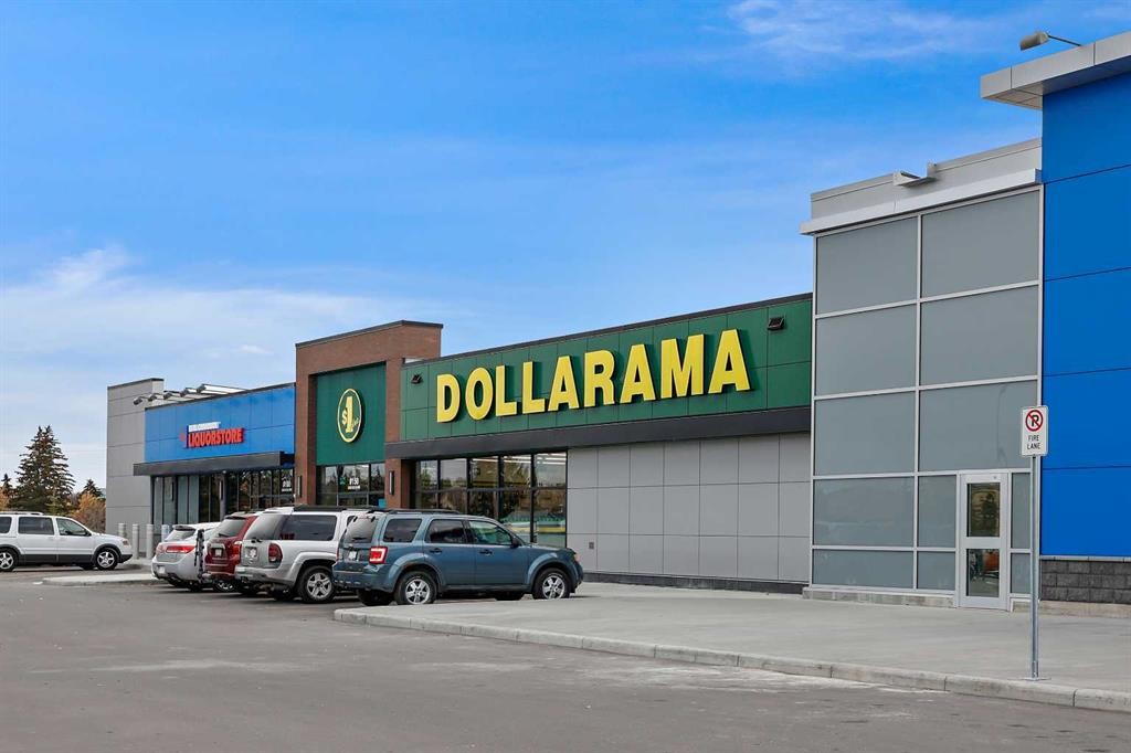 7804 34 Avenue Nw, Calgary, AB - Outdoor