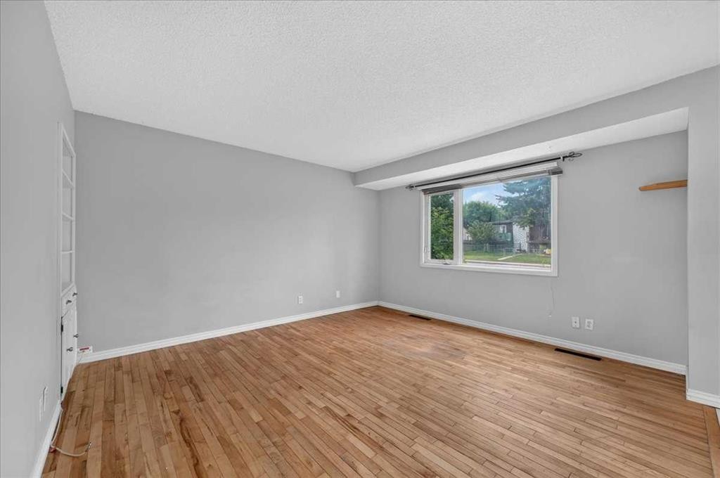 7804 34 Avenue Nw, Calgary, AB - Indoor Photo Showing Other Room