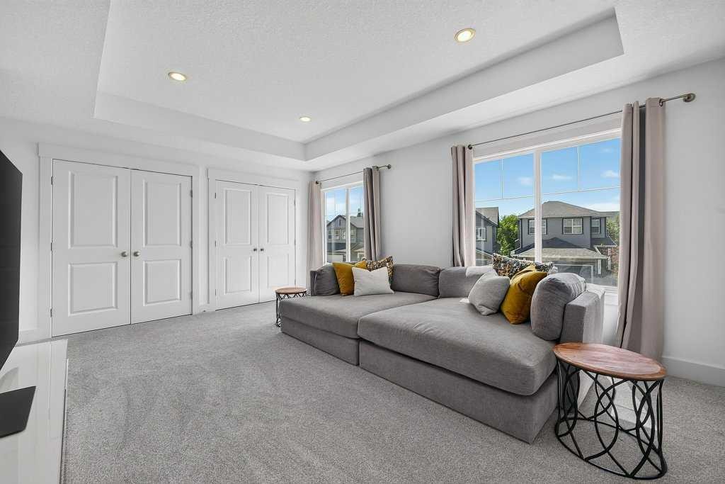 232 Copperpond Circle Se, Calgary, AB - Indoor Photo Showing Living Room