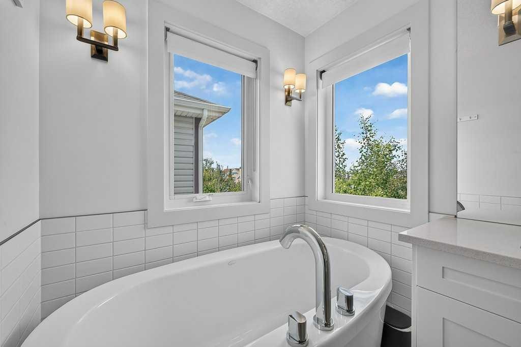 232 Copperpond Circle Se, Calgary, AB - Indoor Photo Showing Bathroom