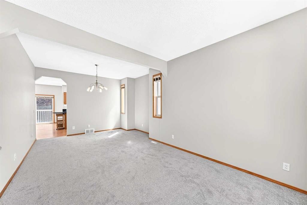 83 Edgeridge Close Nw, Calgary, AB - Indoor Photo Showing Other Room