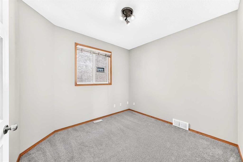 83 Edgeridge Close Nw, Calgary, AB - Indoor Photo Showing Other Room