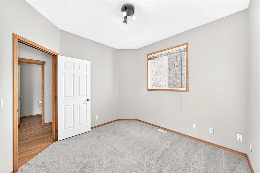 83 Edgeridge Close Nw, Calgary, AB - Indoor Photo Showing Other Room