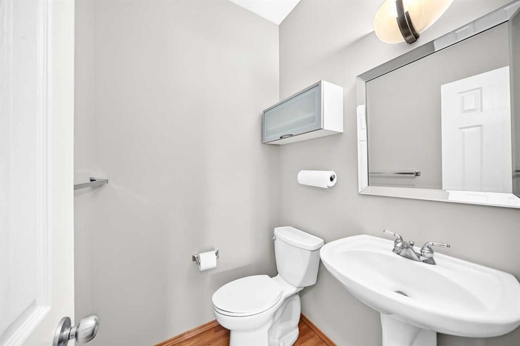 83 Edgeridge Close Nw, Calgary, AB - Indoor Photo Showing Bathroom