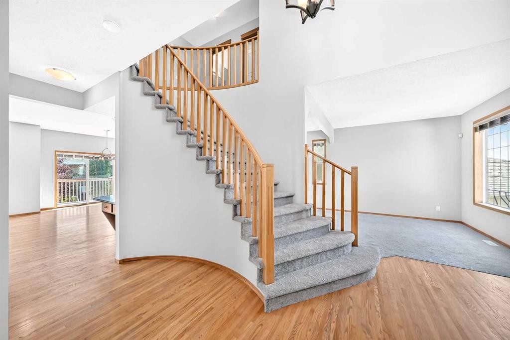 83 Edgeridge Close Nw, Calgary, AB - Indoor Photo Showing Other Room