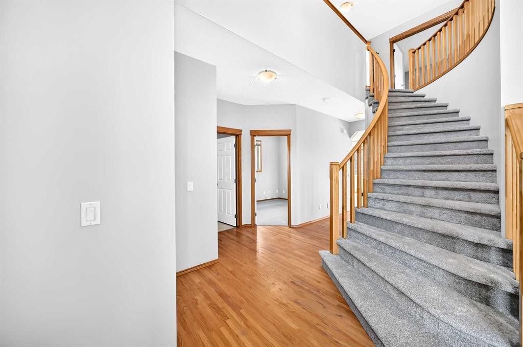 83 Edgeridge Close Nw, Calgary, AB - Indoor Photo Showing Other Room