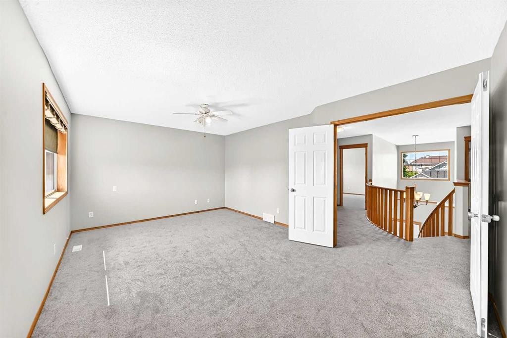 83 Edgeridge Close Nw, Calgary, AB - Indoor Photo Showing Other Room