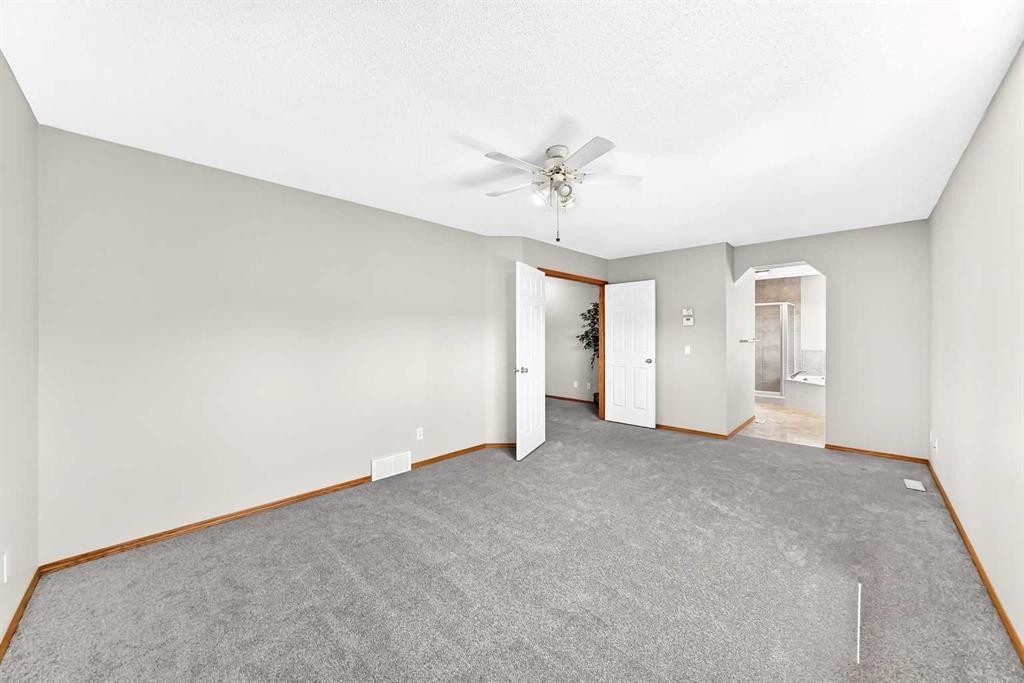 83 Edgeridge Close Nw, Calgary, AB - Indoor Photo Showing Other Room