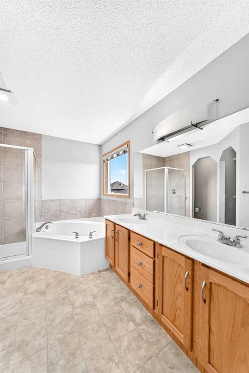 83 Edgeridge Close Nw, Calgary, AB - Indoor Photo Showing Bathroom