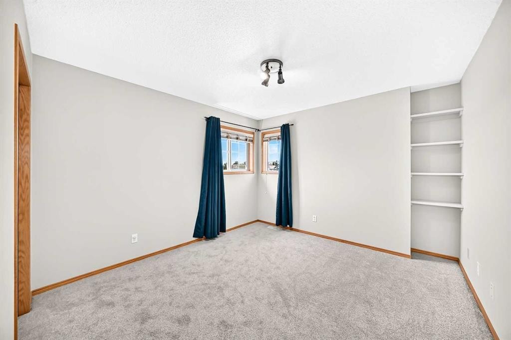 83 Edgeridge Close Nw, Calgary, AB - Indoor Photo Showing Other Room