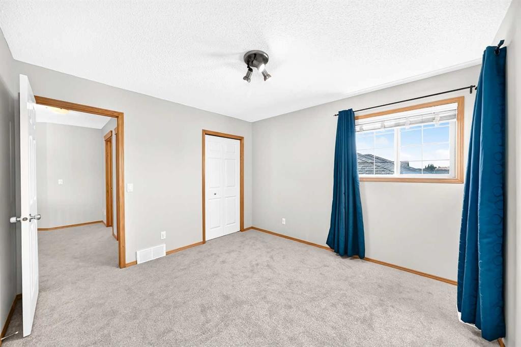 83 Edgeridge Close Nw, Calgary, AB - Indoor Photo Showing Other Room