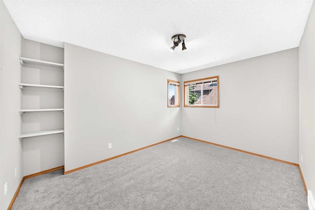 83 Edgeridge Close Nw, Calgary, AB - Indoor Photo Showing Other Room