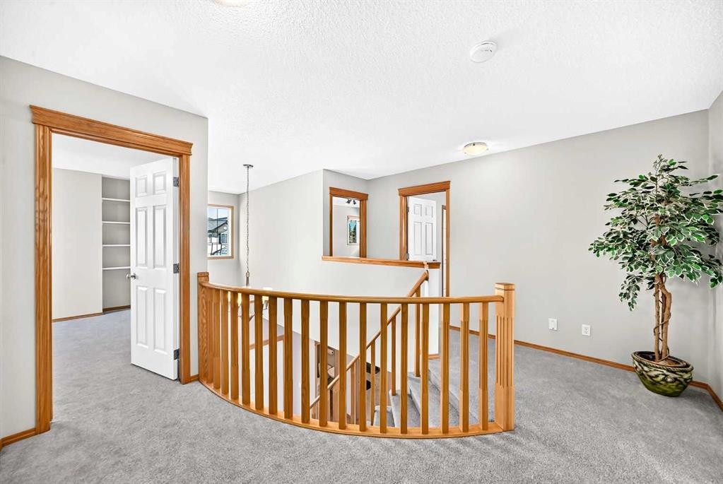 83 Edgeridge Close Nw, Calgary, AB - Indoor Photo Showing Other Room